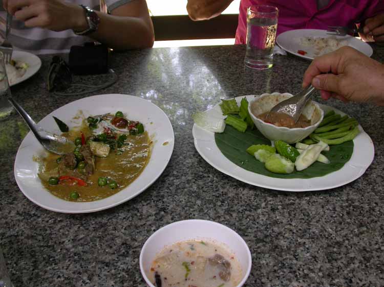 Lunch at Pakchong 45.JPG 72.5K